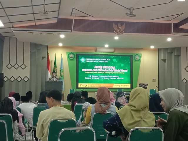 Ketua IKA Unisma, M Nuruddin memberikan sambutan dalam acara Halalbihalal. Foto: M Sholeh