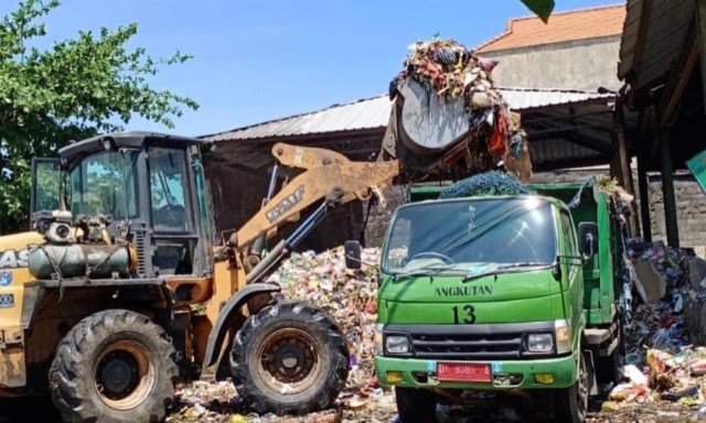 Ilustrasi : Penanganan sampah di Denpasar, Bali - IST