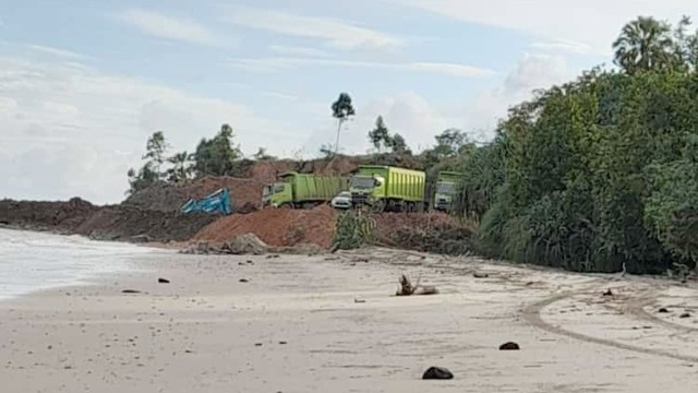 Tambang ilegal di pesisir Pantai Bunati, Tanah Bumbu, Kalimantan Selatan/Dok: Pribadi
