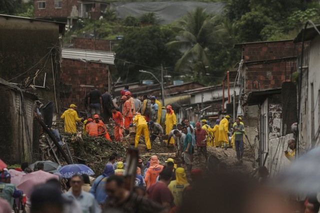 Korban Tewas Banjir dan Longsor di Brasil Bertambah Jadi 44 Orang |  kumparan.com