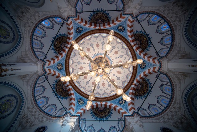 Bagian dalam masjid. Foto: Ahmad Ariska/acehkini