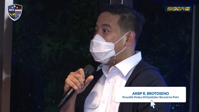 AKBP Raden Brotoseno dalam acara bincang-bincang di YouTube Bareskrim Polri sekitar 1 tahun yang lalu. Foto: Dok. Tangkapan Layar Youtube Bareskrim Polri