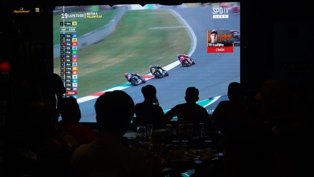 MS Glow For Men mengadakan nobar MotoGP Seri Mugello di Sport Stube, kawasan Pondok Indah pada Minggu (29/5/2022). Foto: Dok. J99