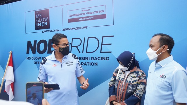 Menparekraf Sandiaga Uno hadiri nobar MotoGP seri Mugello yang diadakan oleh MS Glow For Men di Sport Stube, kawasan Pondok Indah pada Minggu (29/5/2022). Foto: Dok. J99