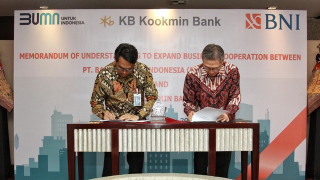Penandatanganan Nota Kesepahaman Kerjasama (Memorandum of Understanding) BNI - KB Kookmin Bank, Senin (30/5/2022). Foto: BNI