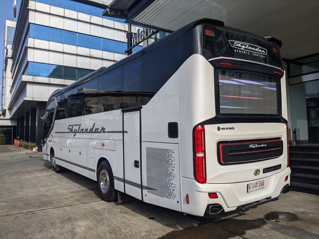 Bus baru karoseri New Armada Skylander R22. Foto: Sena Pratama/kumparan