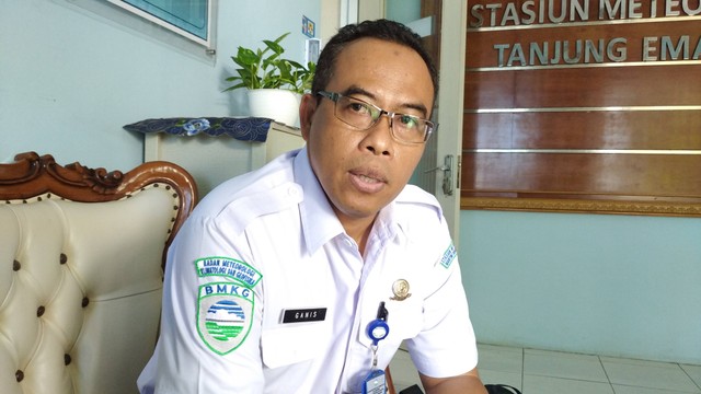 Koordinator Observasi dan Informasi Stasiun Meteorologi Maritim Tanjung Emas Semarang, Ganis Erutjahjo. Foto: Intan Alliva Khansa/kumparan