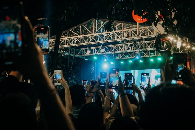 Suasana konser musik yang diadakan dalam event Festival Kopi Tanah Air di Jakarta. (Foto: Riad Nur Hikmah)