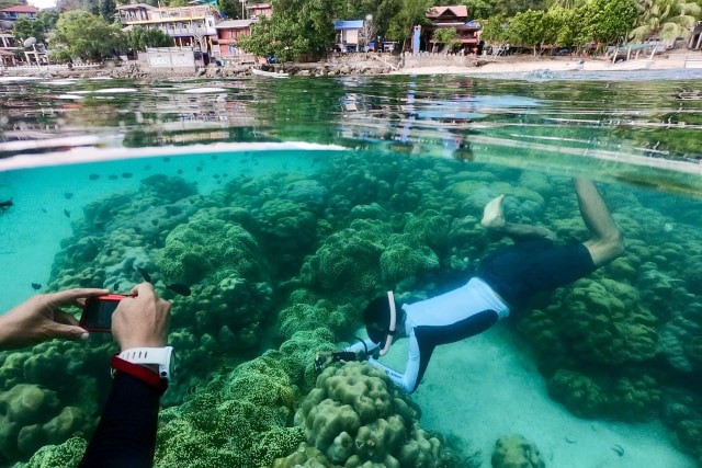 Pesona di Iboih, Sabang, salah satu destinasi wisata Aceh yang masuk nominasi Anugerah Pesona Indonesia Awards 2022. Foto: Suparta/acehkini
