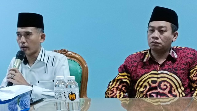 Ketua Bidang Fatwa MUI Asrorun Niam Sholeh gelar konferensi pers soal fatwa penyembelihan hewan kurban. Foto: Aprilandika Pratama/kumparan