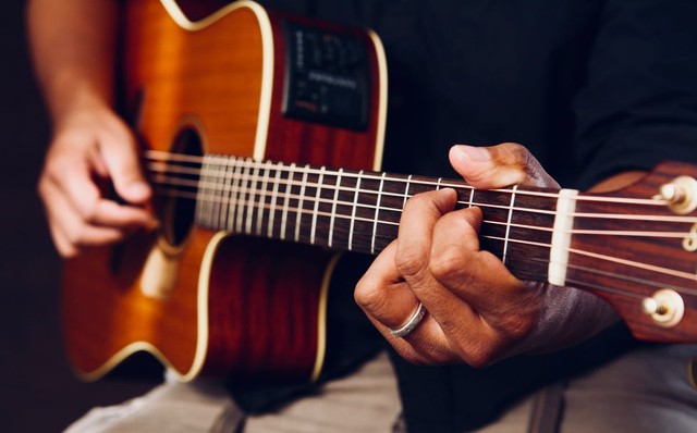 Ilustrasi kunci gitar Sesaat Kau Hadir. Foto: Pexels