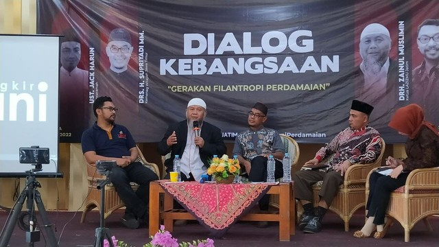 Dialog kebangsaan bertajuk Gerakan Filantropi Perdamaian yang digagas BEM UMM, Cangkir Opini, dan Lazizmu Jatim di UMM, pada Selasa (31/5/2022). Foto: Ulul Azmy