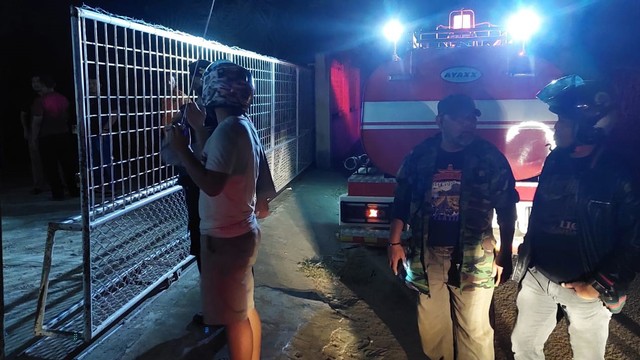 Gudang elpiji 3 kg di Gampong Ulee Jalan, Banda Sakti, Kota Lhokseumawe, nyaris terbakar karena korsleting listrik, Selasa (31/5). Beruntung percikan api tidak meluas karena cepat dipadamkan. Foto: Dok. Polisi