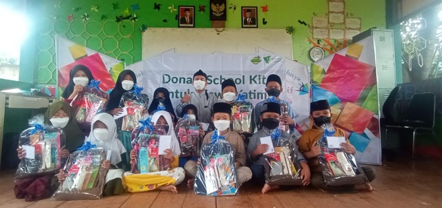 PT Berkah Durian Nusantara, menciptakan aksi kebaikan bersama Dompet Dhuafa. Kebaikan tersebut berupa pemberian santunan kepada siswa-siswa yatim di SDI Kreatif Kota Serang, Banten, Kamis (21/4/2022).