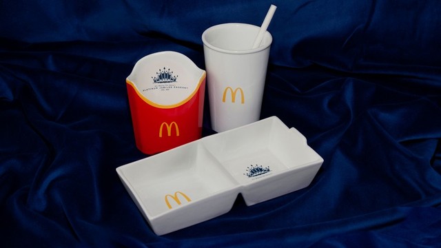 McDonald's edisi terbatas untuk Ratu Elizabeth II. Foto: McDonald's