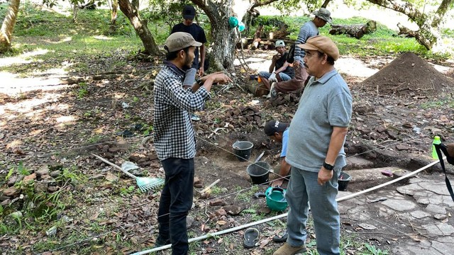 Proses penggalian Tapak Istana Kedaton. Foto: Istimewa