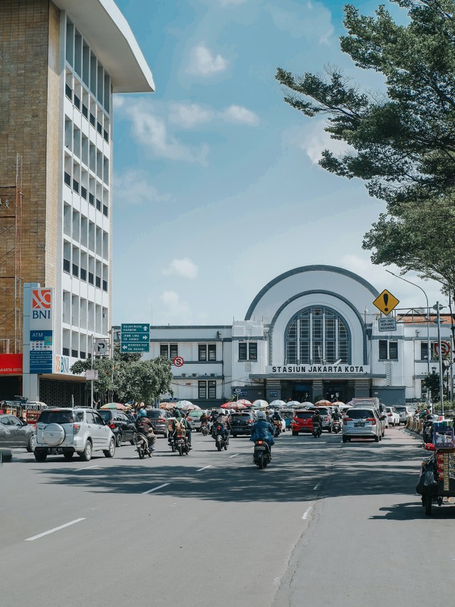 Stasiun Dekat Kota Tua, Foto: Unsplash/Heru Eko Saputro