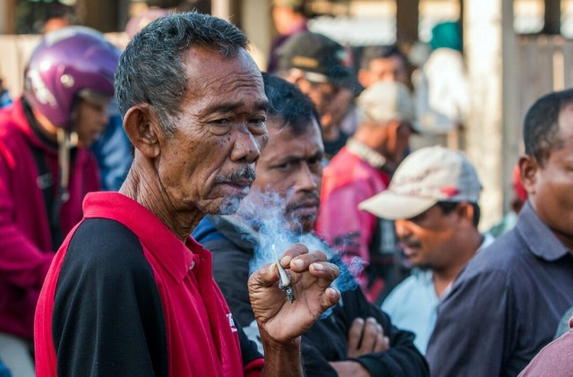 Perokok Kretek, Sumber Foto:komunitaskretek.org