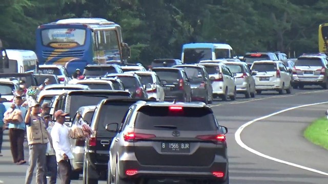 Suasana arus lalu lintas kendaraan menuju Puncak, Bogor, Rabu (1/6/2022). Foto: Dok. Istimewa
