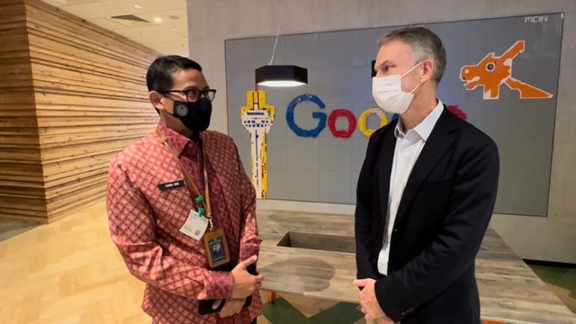 Sandiaga Uno bertemu President Google Scott Beaumont di Kantor Google, Mapple Tree Business City, 70 Pasir Panjang Road, Singapura. Foto: Moh Fajri/kumparan