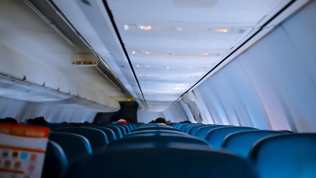 Fasilitas pesawat batik air, Photo by Yahya Darsa Putra on Unsplash