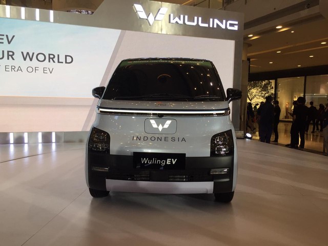 Wuling Motors Indonesia perkenalkan mobil listrik yang akan diproduksi lokal di Indonesia, Wuling EV (1/6/2022). Foto: Muhammad Ikbal/kumparanOTO