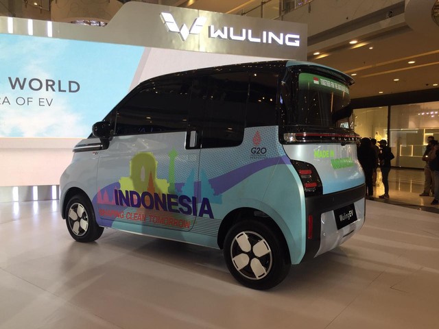 Wuling Motors Indonesia perkenalkan mobil listrik yang akan diproduksi lokal di Indonesia, Wuling EV (1/6/2022). Foto: Muhammad Ikbal/kumparanOTO