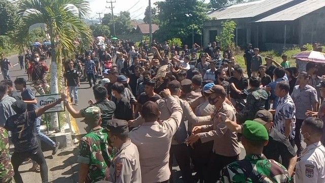 Prosesi pemakaman korban Tarkam di Kabupaten Minahasa Selatan (Minsel) nyaris ricuh.