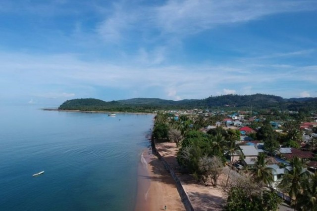 Sebuah perkampungan di Kabupaten Pulau Taliabu dilihat dari udara. Foto: Abdul Fatah/Antara