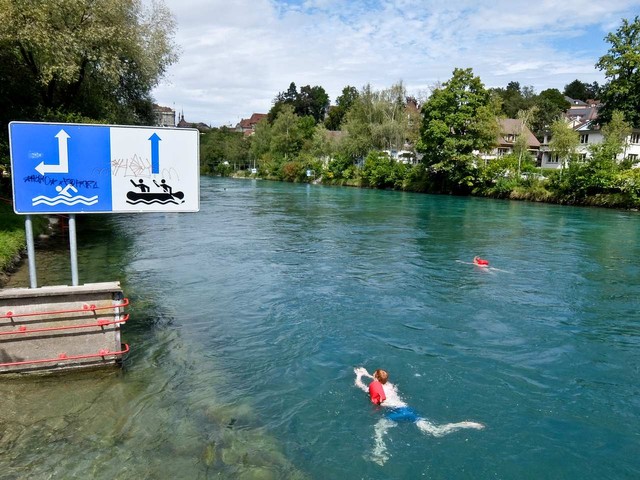 Perenang dan kondisi perairan Sungai Aare di Bern Swiss.                                                       Foto : Koleksi Rupert Parker (thetravelmagazinenet)