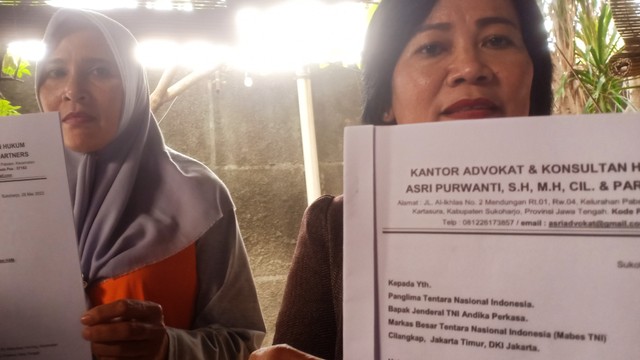 Surat pengaduan yang dikirimkan kepada Panglima TNI Jenderal Andika Perkasa. FOTO: Agung Santoso