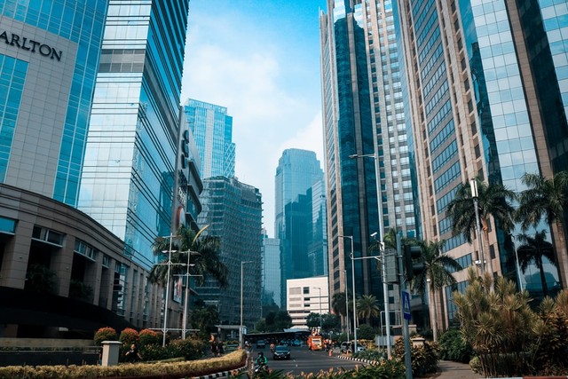 Jarak Jakarta Pusat ke Jakarta Selatan, Foto: Unsplash/Muhammad Rizki 