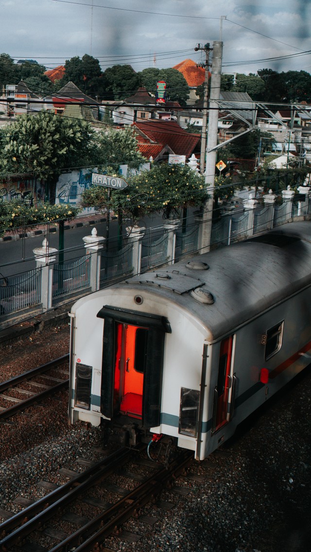 Stasiun Jogja Apa Namanya, Foto: Unspalsh/Yoyo Hins