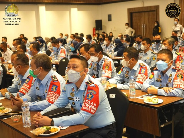 Kepala Kantor Imigrasi Muara Enim Kemenkumham Sumsel, Made Nur Hepi Juniartha mengikuti penguatan pembangunan ZI