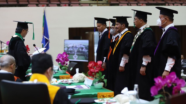 Pengukuhan lima profesor baru Universitas Syiah Kuala (USK) di Gedung AAC Dayan Dawood, Darussalam, Kota Banda Aceh, Aceh, Kamis (2/6/2022). Foto: Dok. USK