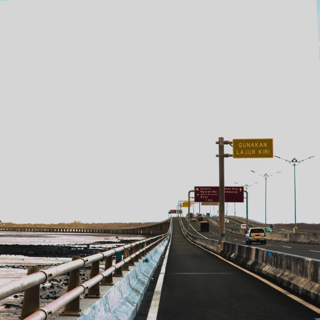 Jarak Bandung Bekasi dan Rute Perjalanan Lewat Tol. Foto : Unsplash/ Hafizh Maryansyah