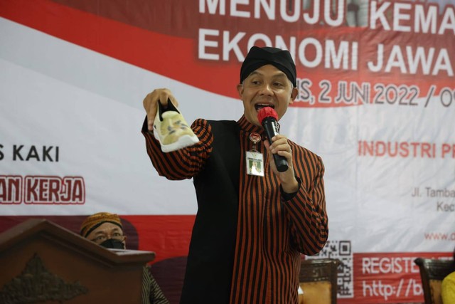 Gubernur Jateng Ganjar Pranowo saat memberikan arahan dan motivasi pada acara pelatihan SDM di Balai Industri Produk Tekstil dan Alas Kaki, Tambakaji, Kota Semarang, Kamis (2/6/2022).  Foto: Dok. Istimewa