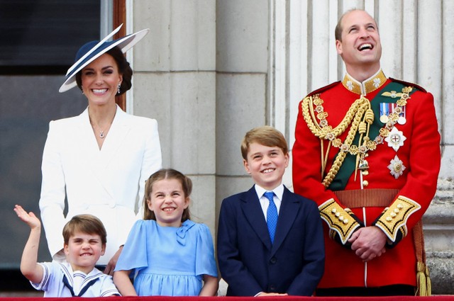 Ketiga anak Pangeran William dan Kate Middleton tampil di Trooping the Colour. Foto: REUTERS/Hannah McKay