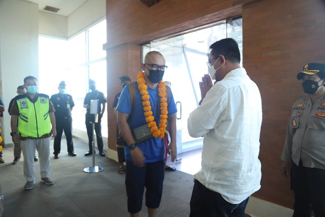 Penyambutan penumpang Batik Air Malaysia di Bandara Ngurah Rai, Bali - IST