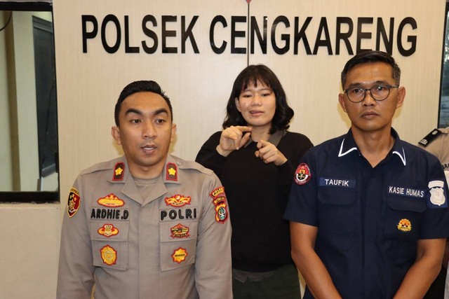 Kapolsek Cengkareng Kompol Ardhie saat memberi penjelasan terkait kasus ART dicabuli majikan di Polsek Cengkareng. Foto: Dok. Istimewa