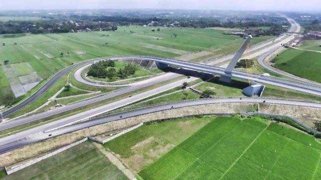 Ilustrasi jalan tol yang digunakan untuk perjalanan Semarang-Karanganyar (tol Ngawi-Solo). Foto: Dok. Jasa Marga