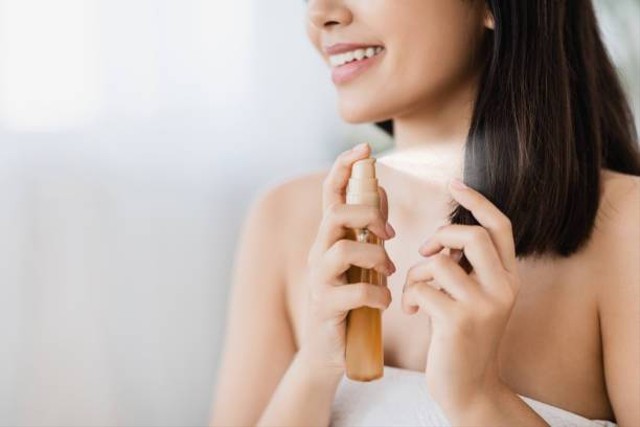 Serum Rambut Agar Catokan Tahan Lama. Foto: iStockphoto