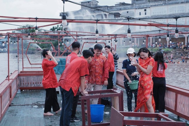 Kemeriahan Festival Bakcang dan Mandi Peh Cun di Pontianak. Foto: Lydia Salsabilla/Hi!Pontianak