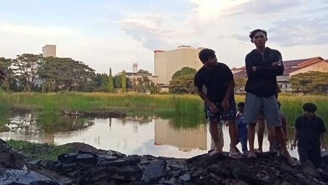 Lokasi kubangan yang menewaskan seorang atlet di Stadion Mattoanging Makassar. 