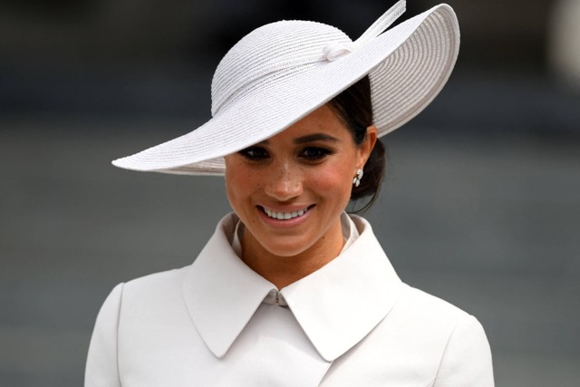 Meghan Markle usai menghadiri Layanan Nasional Thanksgiving untuk pemerintahan Ratu di Katedral Saint Paul, London, Inggris.  Foto: Daniel LEAL / POOL / AFP