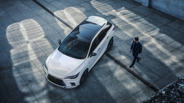 Lexus RX generasi terbaru resmi jalankan debutnya. Foto: Dok. Lexus