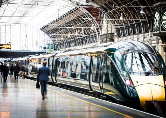 Jadwal KRL Tanjung Priok dan Harga Tiketnya, Foto: Unsplash.