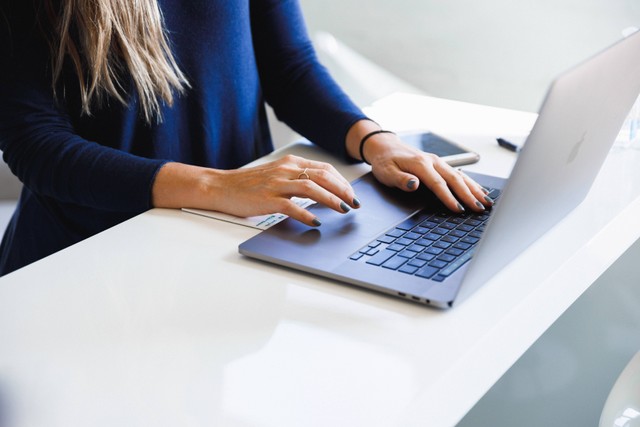 https://unsplash.com/@lukesouthern - cara bikin proposal