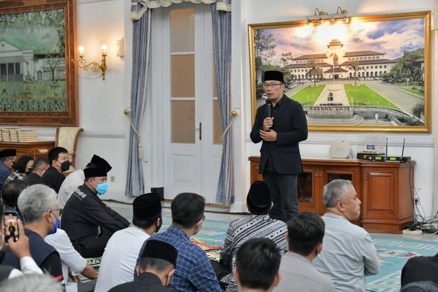Doa bersama untuk putra Gubernur Jawa Barat, Ridwan Kamil Emmeril Kahn Mumtadz di Gedung Pakuan, Bandung, Sabtu (4/6). Foto: Pemprov Jawa Barat