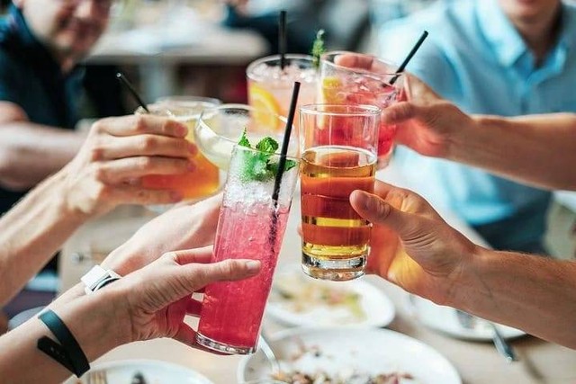 Ilustrasi menghalalkan minuman keras. Sumber foto : pixabay.com